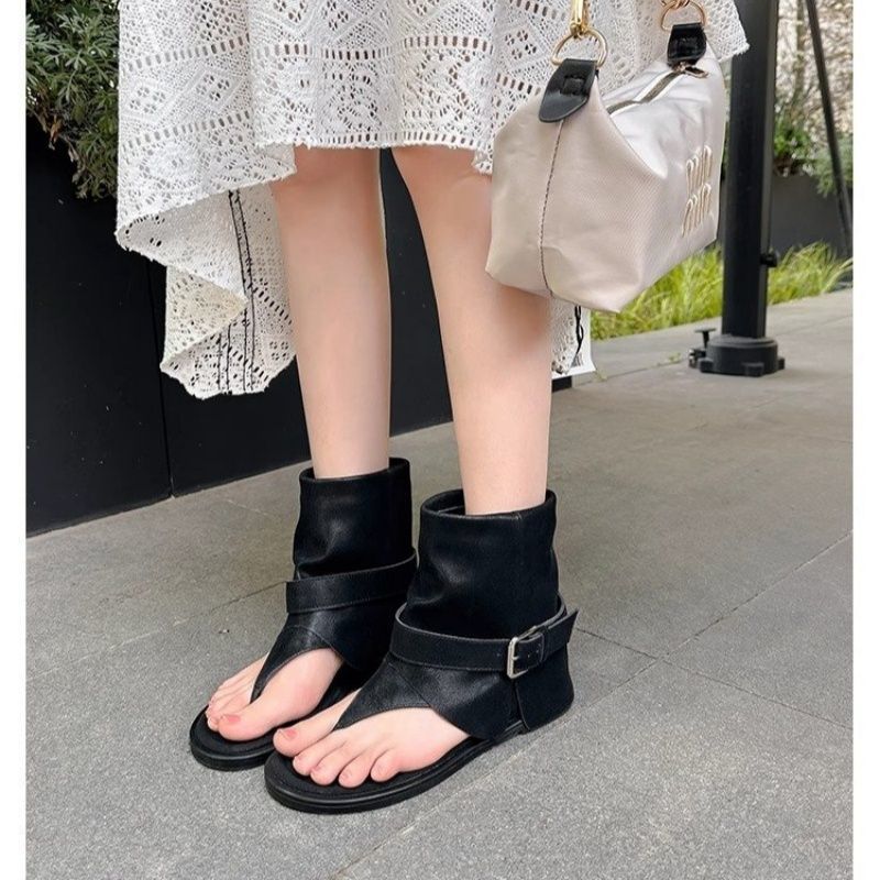Damen Offene Sandalen‑Stiefelette mit Sockenkragen und Schnallenriemen Shop Nory