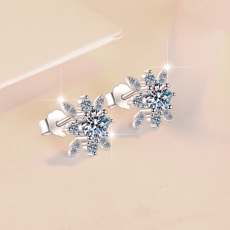 Damen Ohrstecker im floralen Design mit funkelnden Zirkoniasteinen Shop Nory