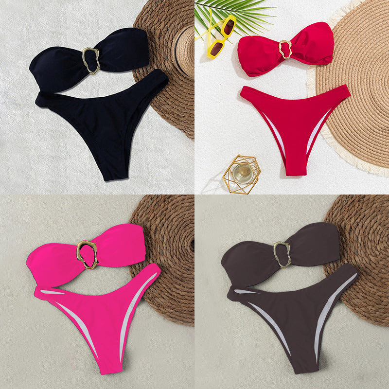 Damen Bandeau-Bikini mit eleganter Goldschließe