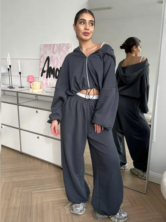 Damen kurzes Kapuzenzipper-Lounge-Set mit oversized Ärmeln und weitem Jogginghose-Schnitt Shop Nory