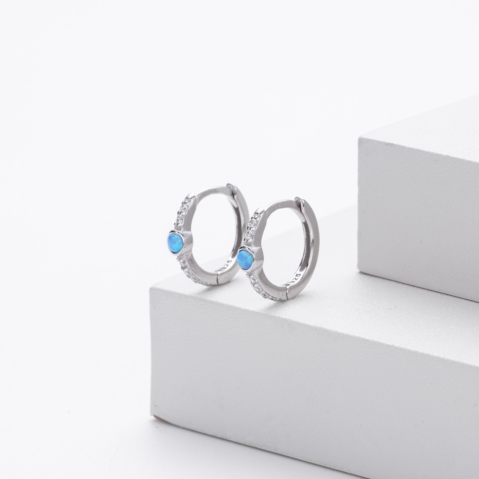 Damen Hochwertige Creolen mit Zirkonia und opalem Akzent Shop Nory