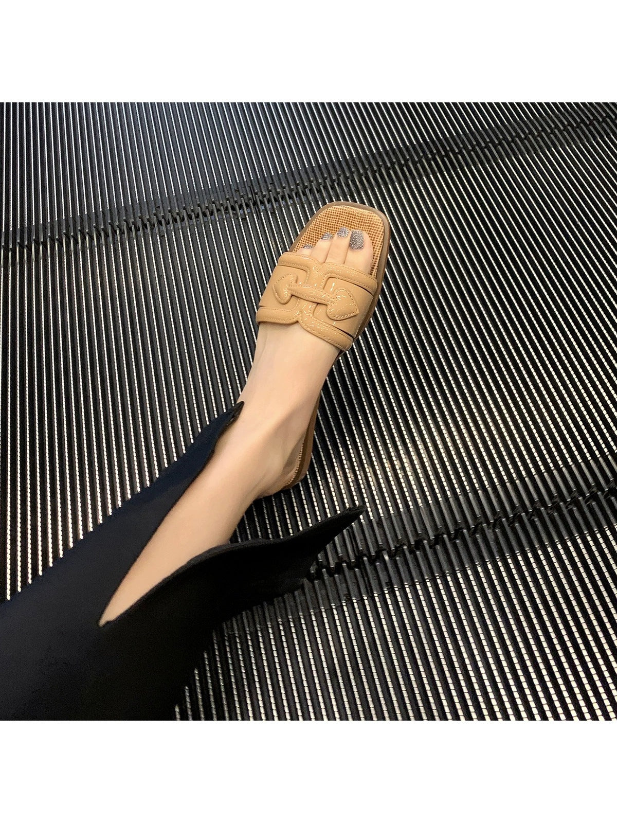 Damen Mules mit modischem geflochtenem Design und komfortablen Absatz Shopnory