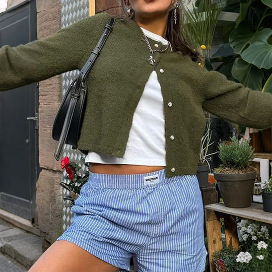 Damen nan kuschelige Kurzstrickjacke mit Perlmuttknöpfen und lässiger Oversize-Passform Shop Nory