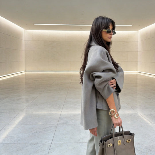 Damen Kurzjacke im Oversize-Stil mit V‑Ausschnitt Raglanärmeln und Eingrifftaschen Shop Nory