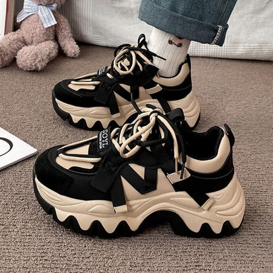 Damen Wellen-Plateau-Sneaker mit Multi-Layer-Obermaterial und Zierbändern Shop Nory