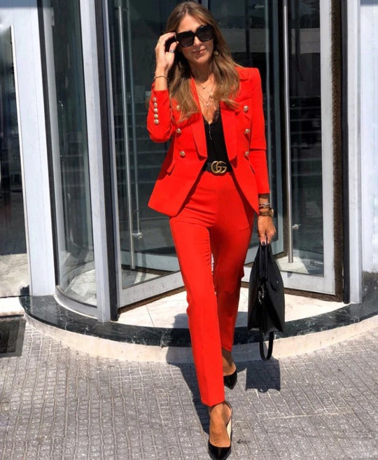 Damen Taillierter Hosenanzug mit tiefem Revers, Slim-Hose und goldenen Zierknöpfen Shop Nory