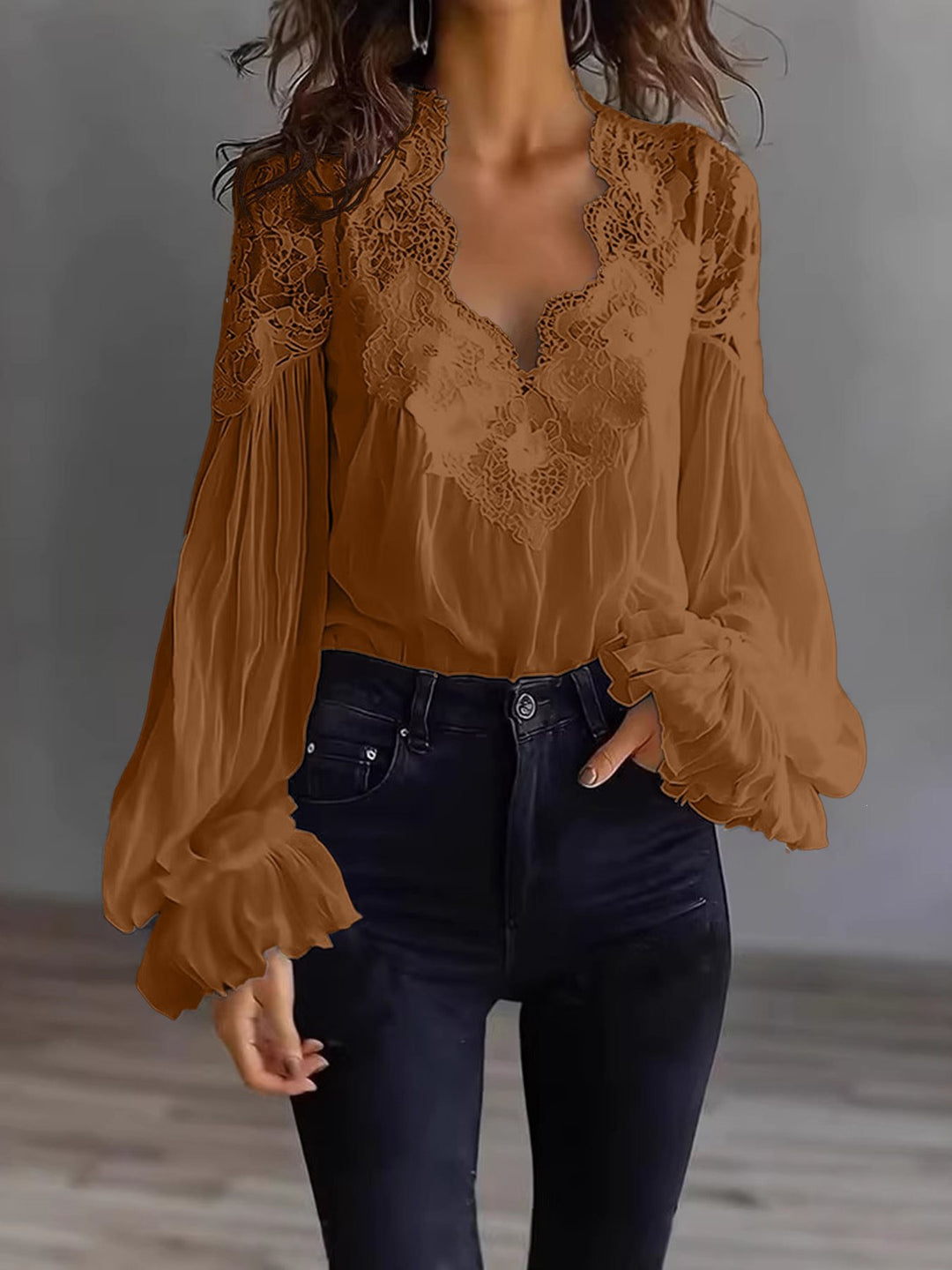 Damen Chiffon-Bluse mit Spitzen-V-Ausschnitt und weiten Plissee-Ärmeln Shop Nory