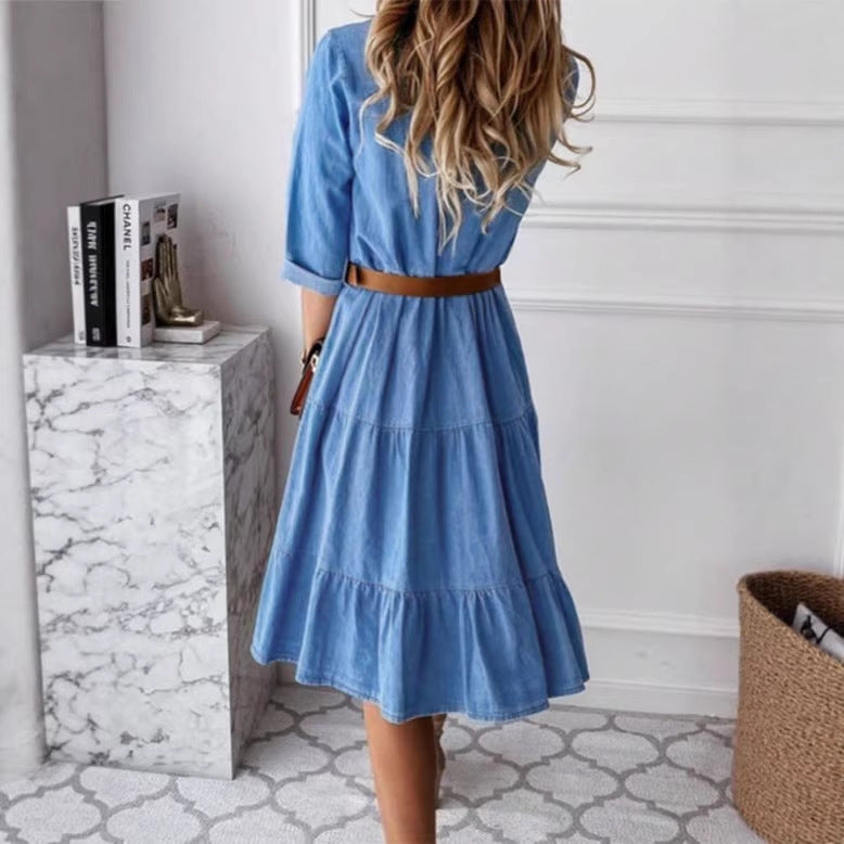 Damen Langes Denim‑Kleid mit Stufenrock, Hemdkragen und taillenbetontem Gummizug Shop Nory