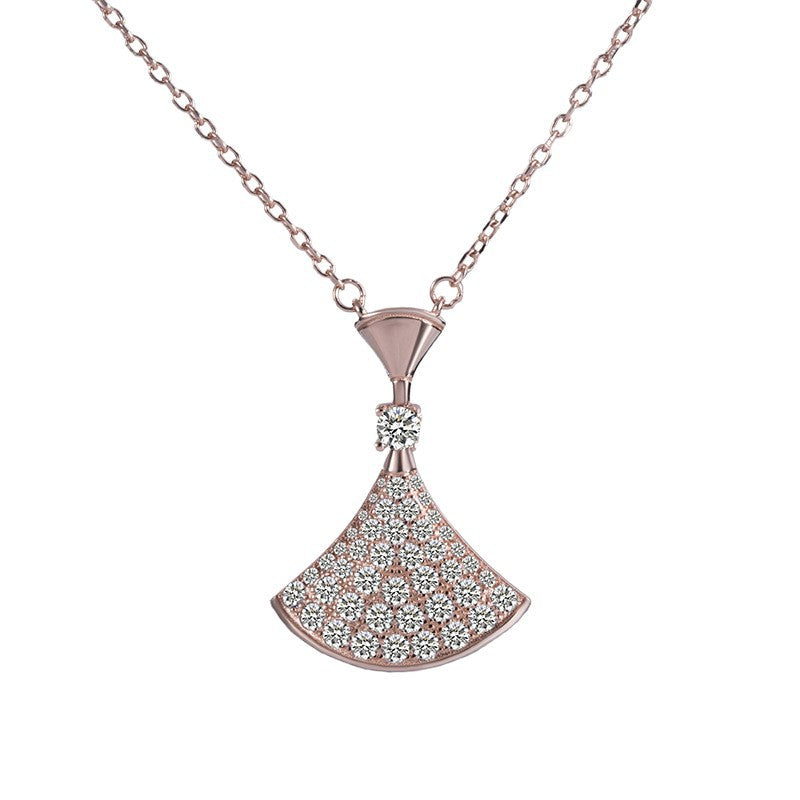 Damen Halskette mit elegantem fächerförmigem Anhänger und funkelnden Kristallen Shop Nory