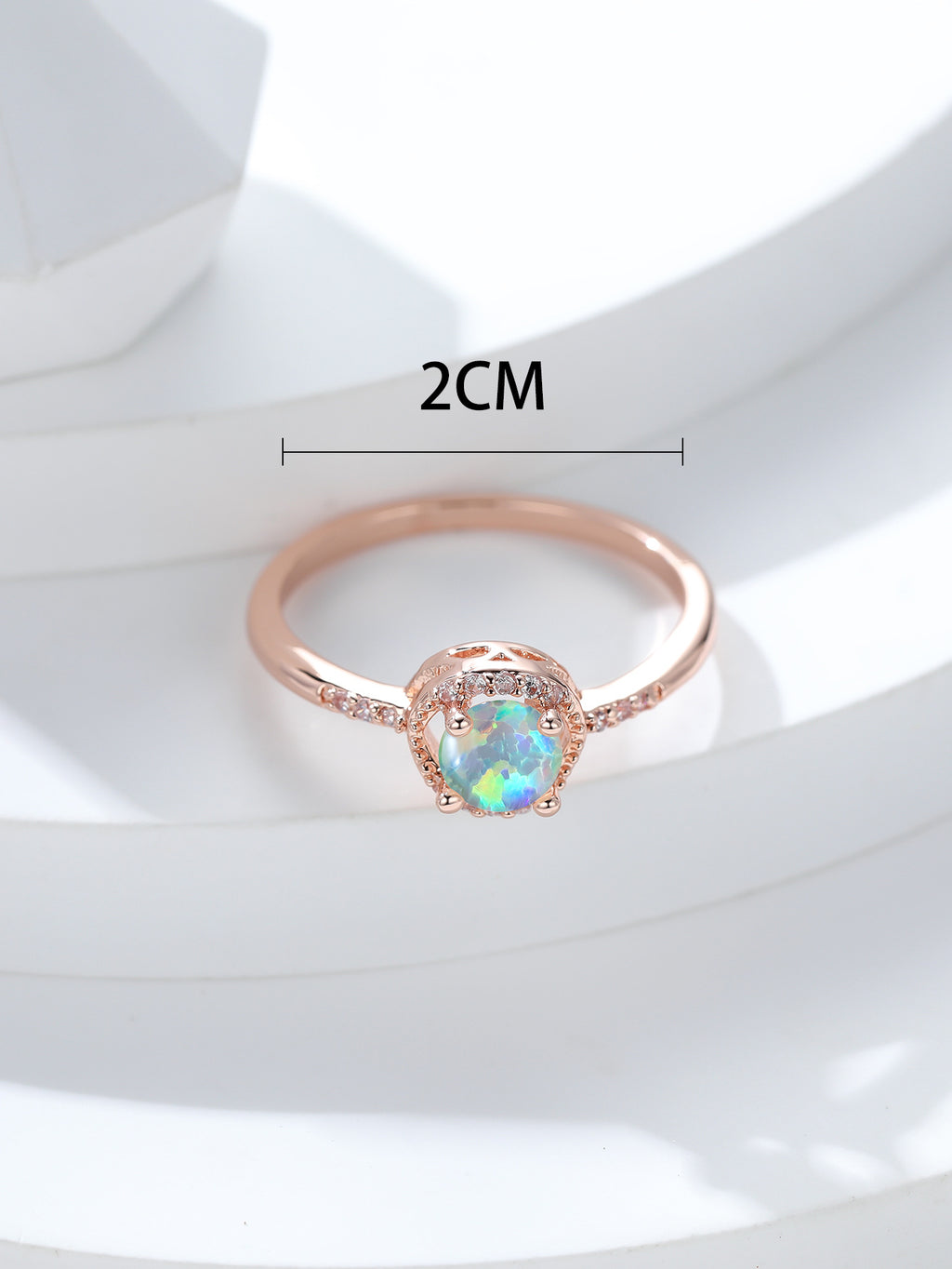 Damen Ring mit schimmerndem Opal und Zirkonia-Verzierung Shop Nory