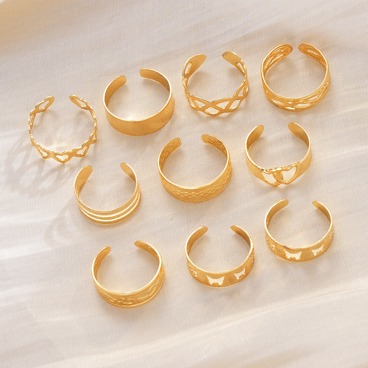 Damen Fußringe Set mit eleganten Herzen und modernen Designs Shop Nory