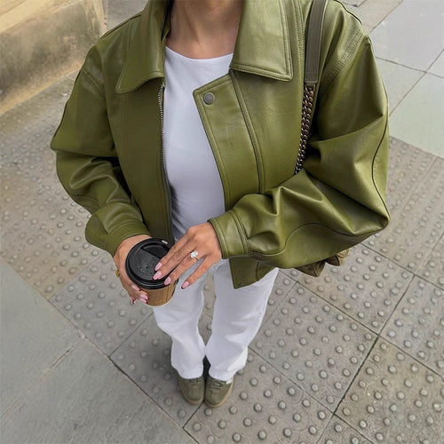 Damen Kurz geschnittene Oversize Kunstlederjacke mit weitem Kentkragen, dekorativen Ziernähten und verdeckter Reißverschlussleiste Shop Nory