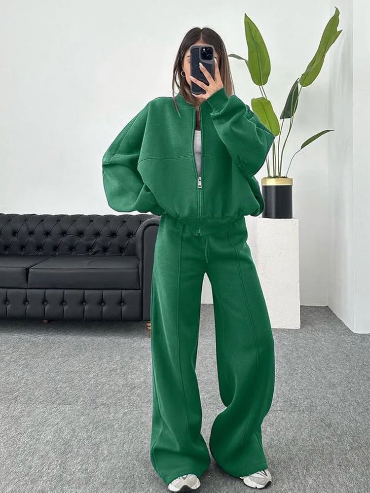 Damen sportive Oversize-Fleecejacke mit diagonaler Reißverschluss-Optik und weit geschnittener High-Waist-Jogginghose Shop Nory