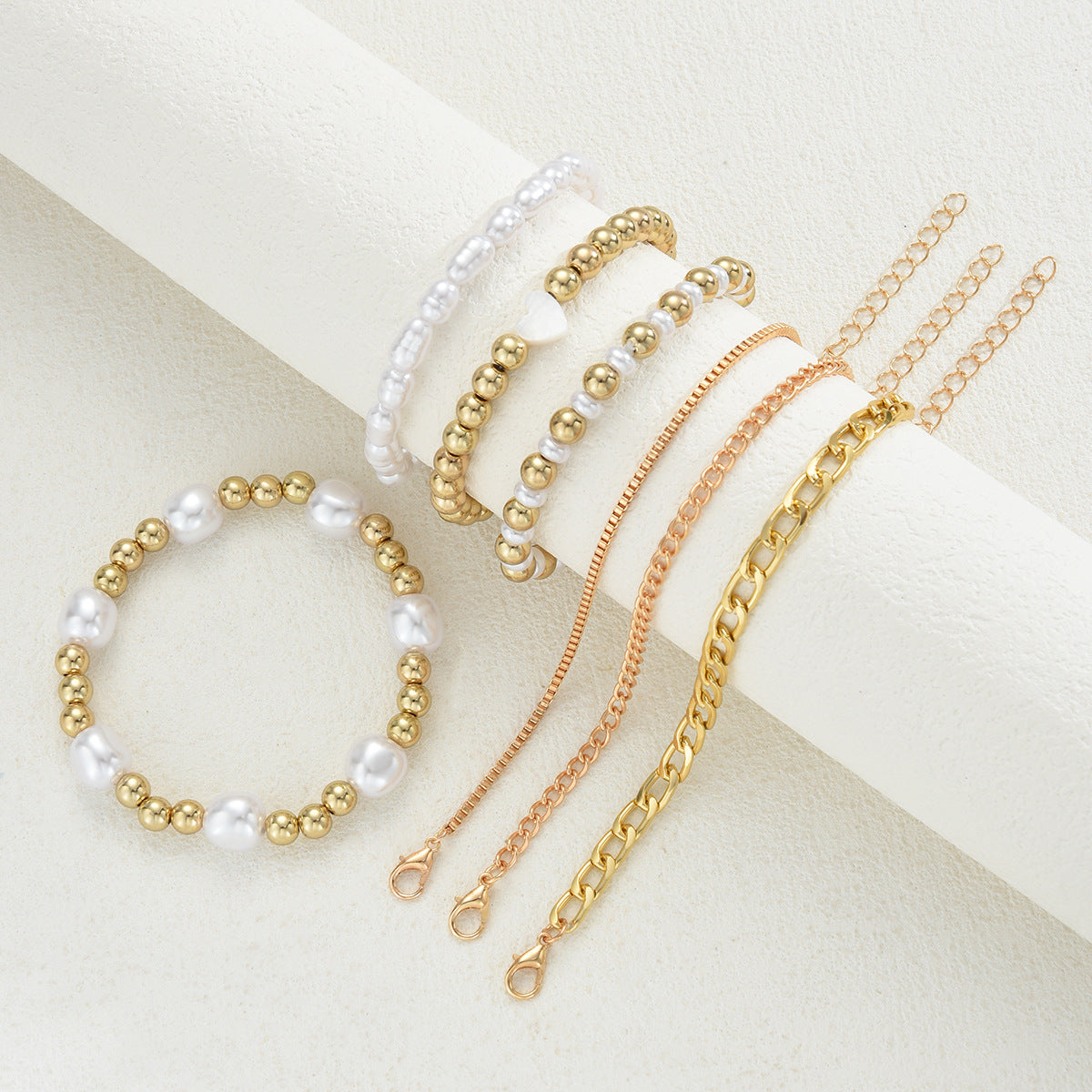 Damen Armband-Set mit eleganten Perlen und goldenen Akzenten Shop Nory