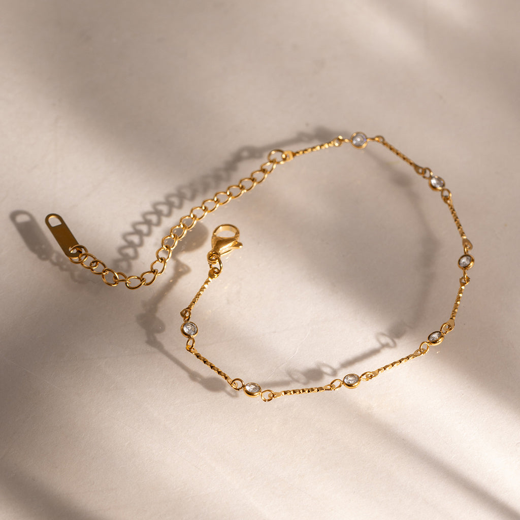 Damen filigranes Armband mit funkelnden Zirkonia Shop Nory