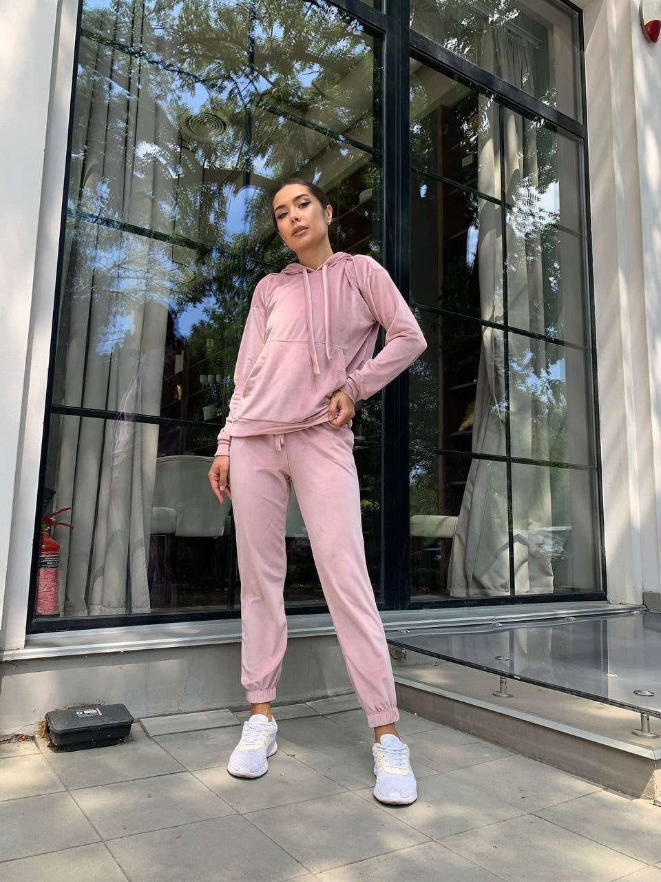 Damen Samt-Loungewear-Set mit kurz geschnittener Kapuzenjacke und Kordelzug-Jogginghose Shop Nory