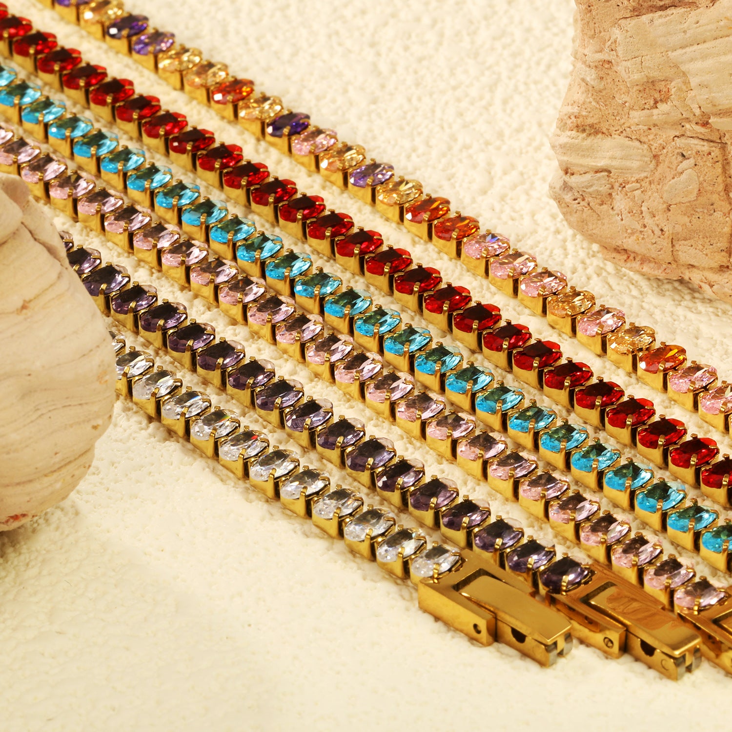 Damen Armband mit funkelnden Zirkonia und eleganter Goldbeschichtung Shop Nory