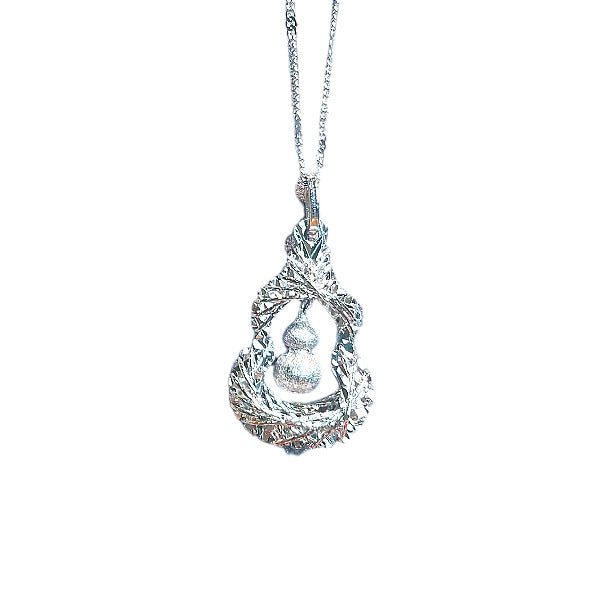 Damen Halskette mit kunstvollem Anhänger und stilisierten Motiven Shop Nory