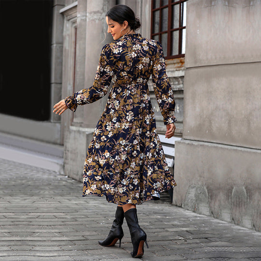 Damen Fließendes Blumen‑Midikleid mit V‑Ausschnitt, Smok‑Taillenband und Stufenrock Shop Nory