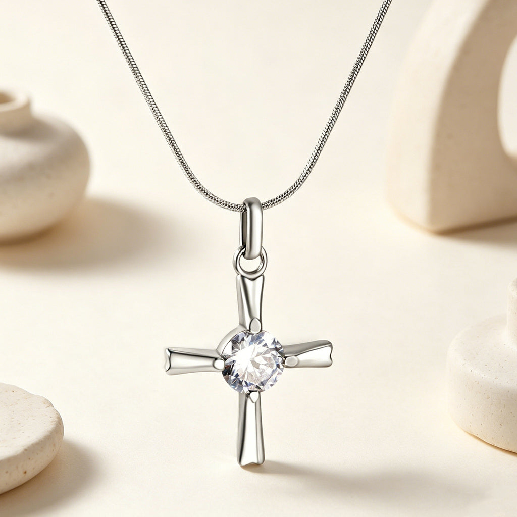 Damen Halskette mit funkelndem Kreuzanhänger aus hochwertigem Edelstahl und Zirkonia Shop Nory