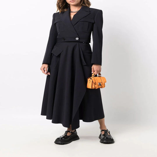 Damen Kurzblazer im Tailoring mit aufgesetzten Pattentaschen und markanter Schulterpartie Shop Nory