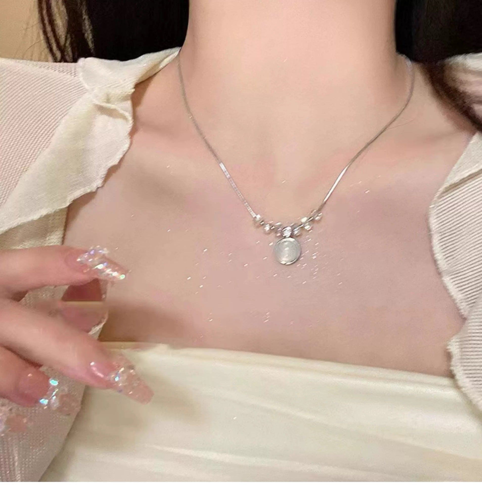 Damen Halskette mit einer Kombination aus funkelnden Zirkonia und einem eleganten Anhänger Shop Nory