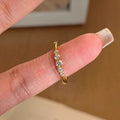 Damen eleganter Ring mit funkelnden Zirkonia-Steinen Shop Nory
