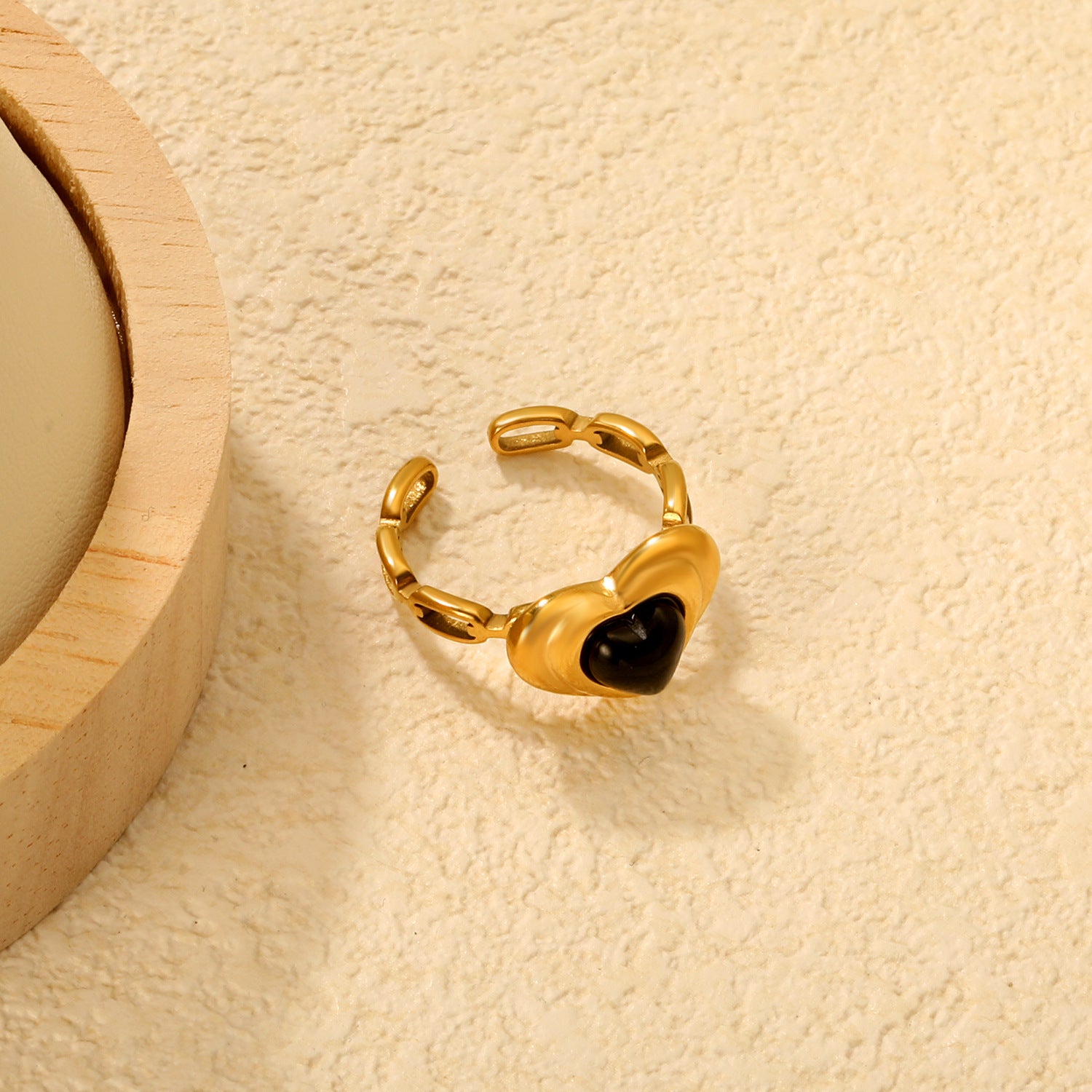 Damen Ring mit kunstvollem Herzdesign aus hochwertigem Edelstahl Shop Nory
