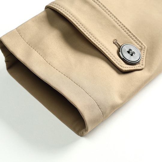 Herren Schmal geschnittener Trenchcoat mit Reverskragen und dezenter Knopfleiste Shop Nory
