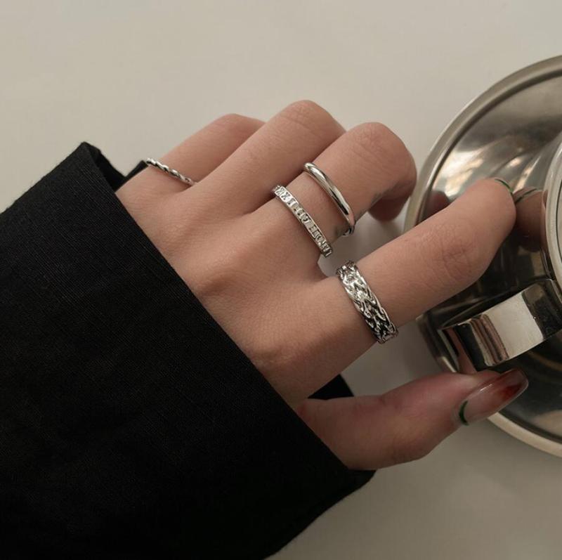 Damen Ring-Kollektion mit verschiedenen Designs und stilvollen Oberflächen Shop Nory