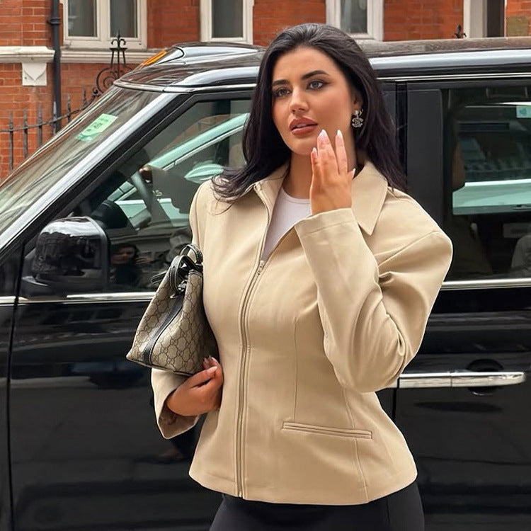 Damen Taillierte Kurzjacke aus veganem Lederimitat mit Hemdkragen und verdecktem Reißverschluss Shop Nory