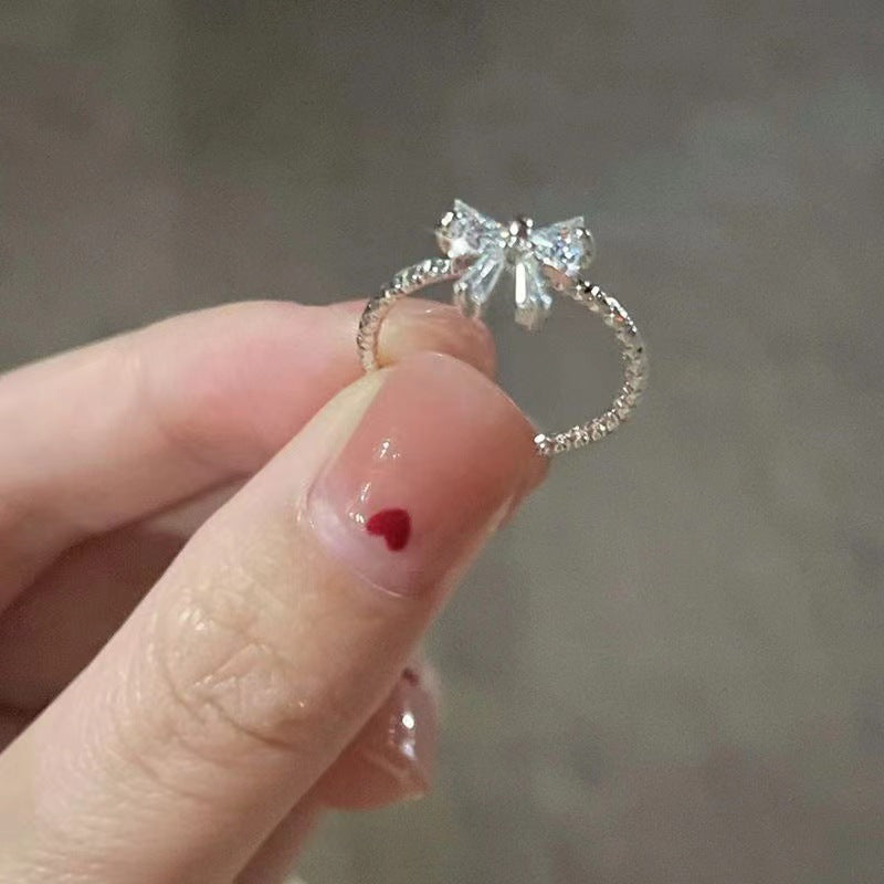 Damenring im floralen Design mit funkelnden Zirkonia Shop Nory