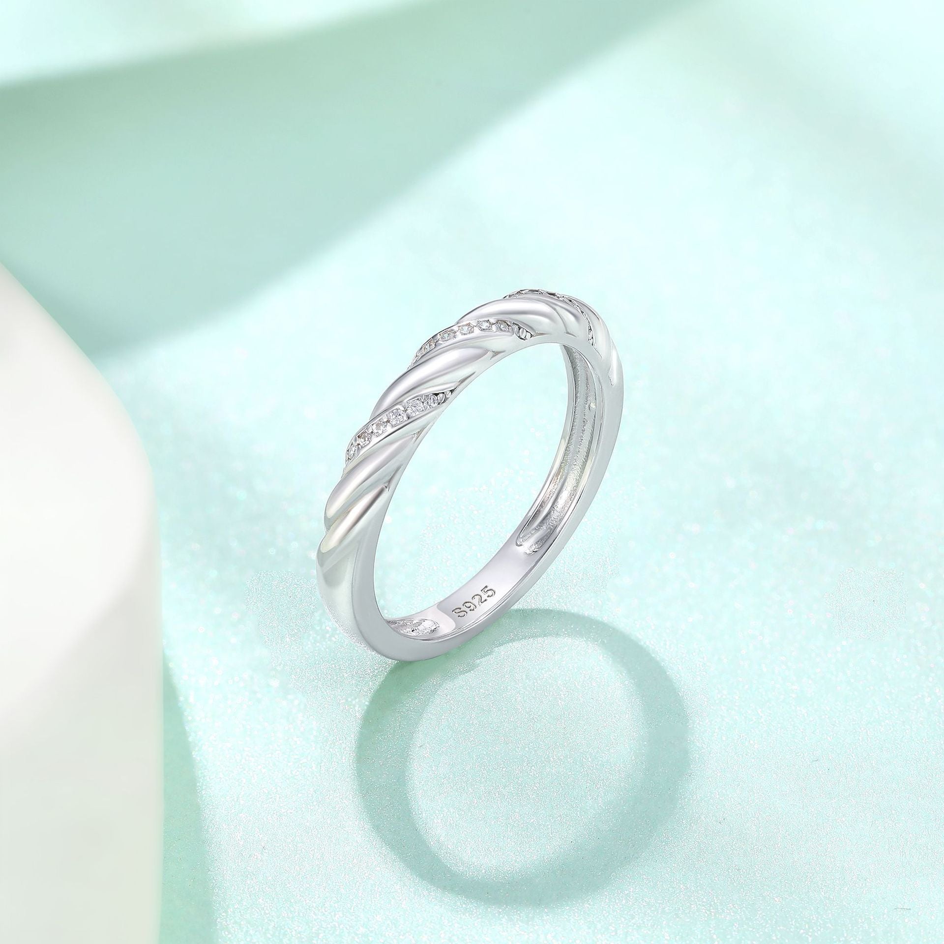 Damen Hochwertiger Zirkonia-Ring mit kunstvollem Drehdesign Shop Nory