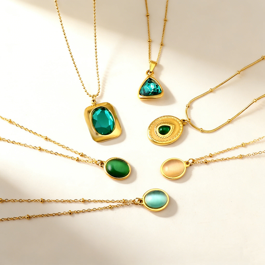 Damen elegante Halskette mit geometrischem Kompassanhänger aus hochwertigem Edelstahl und goldplattiertem Finish Shop Nory