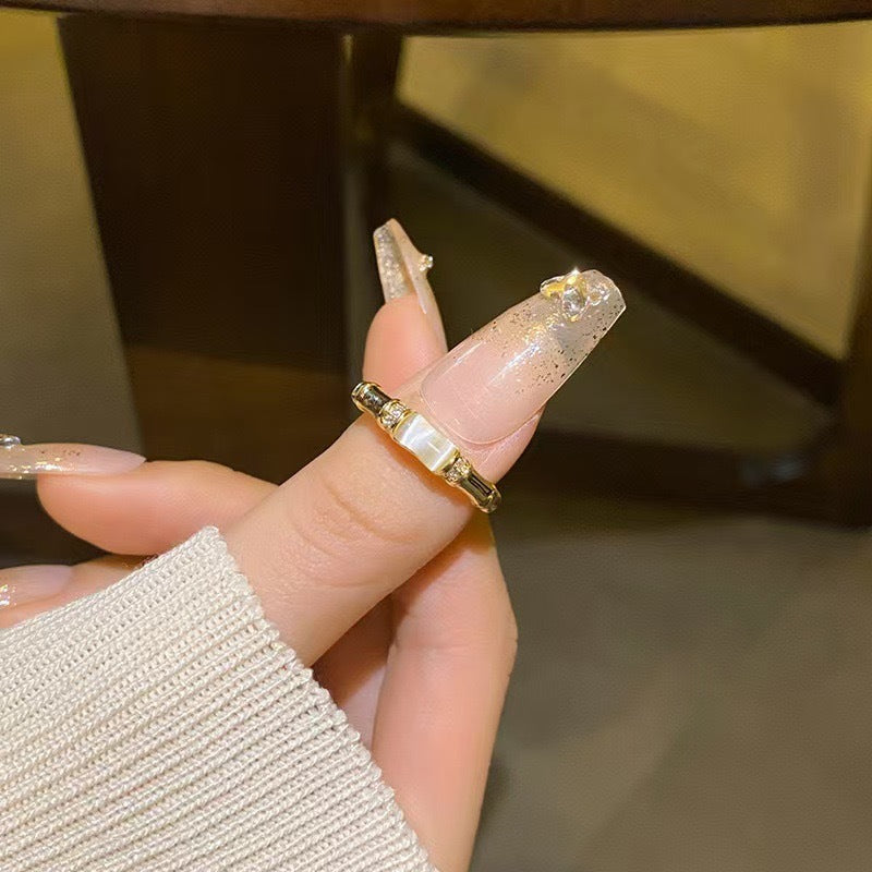 Damen modern gestalteter Ring mit elegantem Overlay Shop Nory