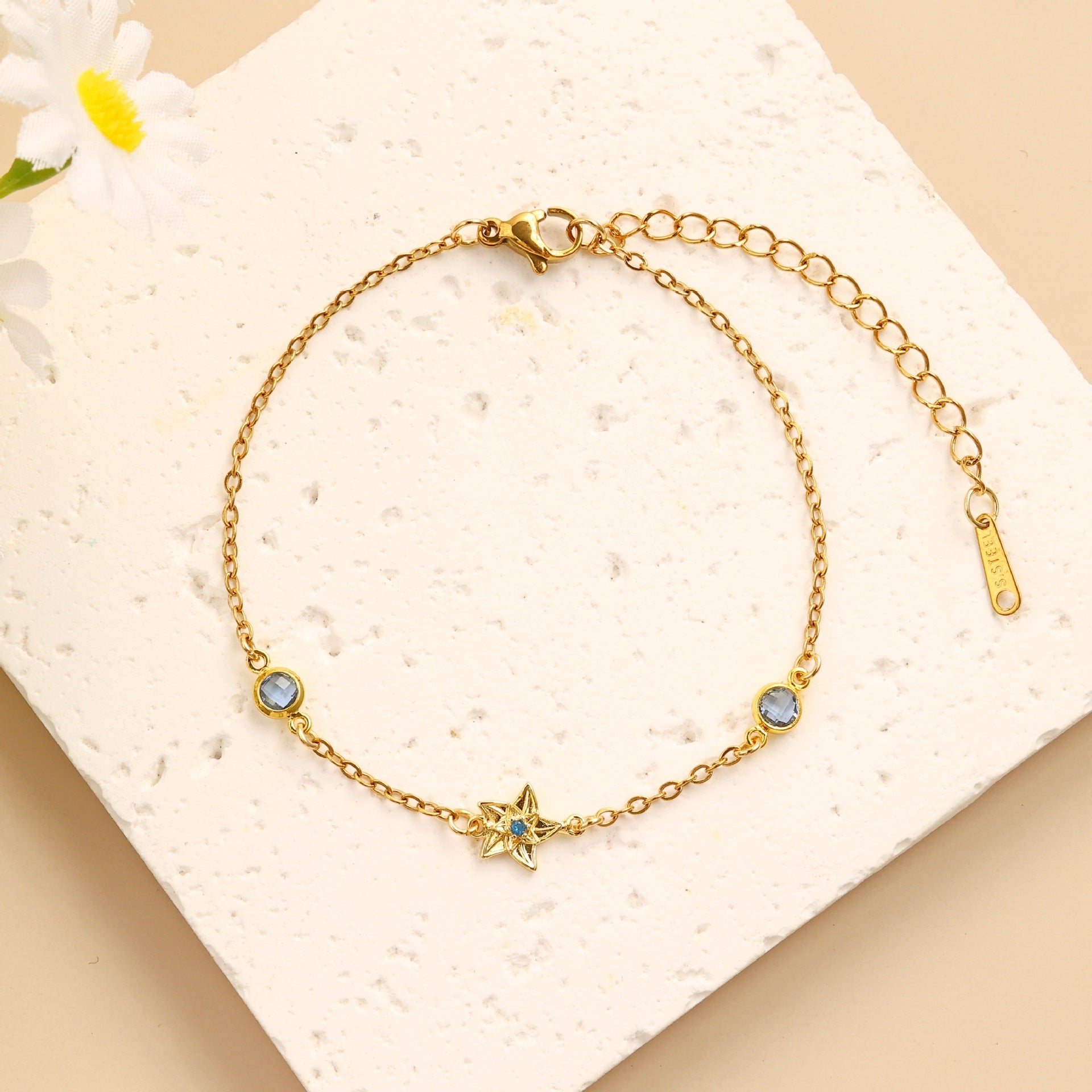 Damen filigranes Armband mit floralem Design Shop Nory