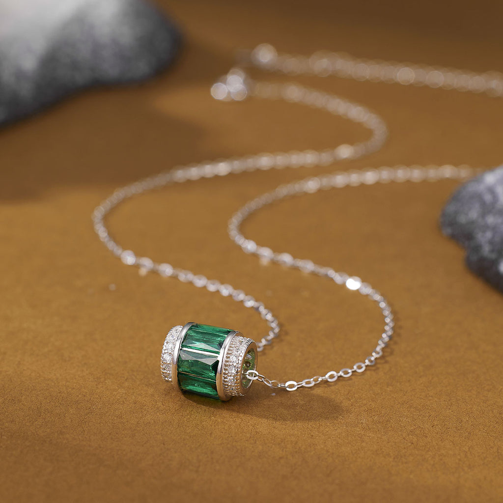 Damen Halskette mit einzigartigem Edelsteinanhänger und funkelnden Zirkonia Shop Nory