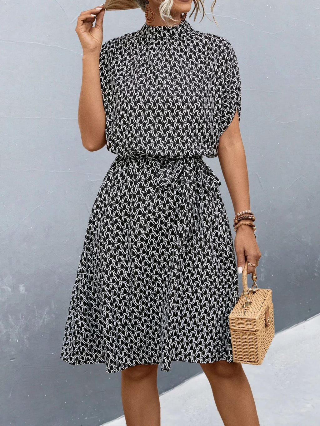 Damen Midikleid mit elegantem Bindegürtel und modischem Stehkragen
