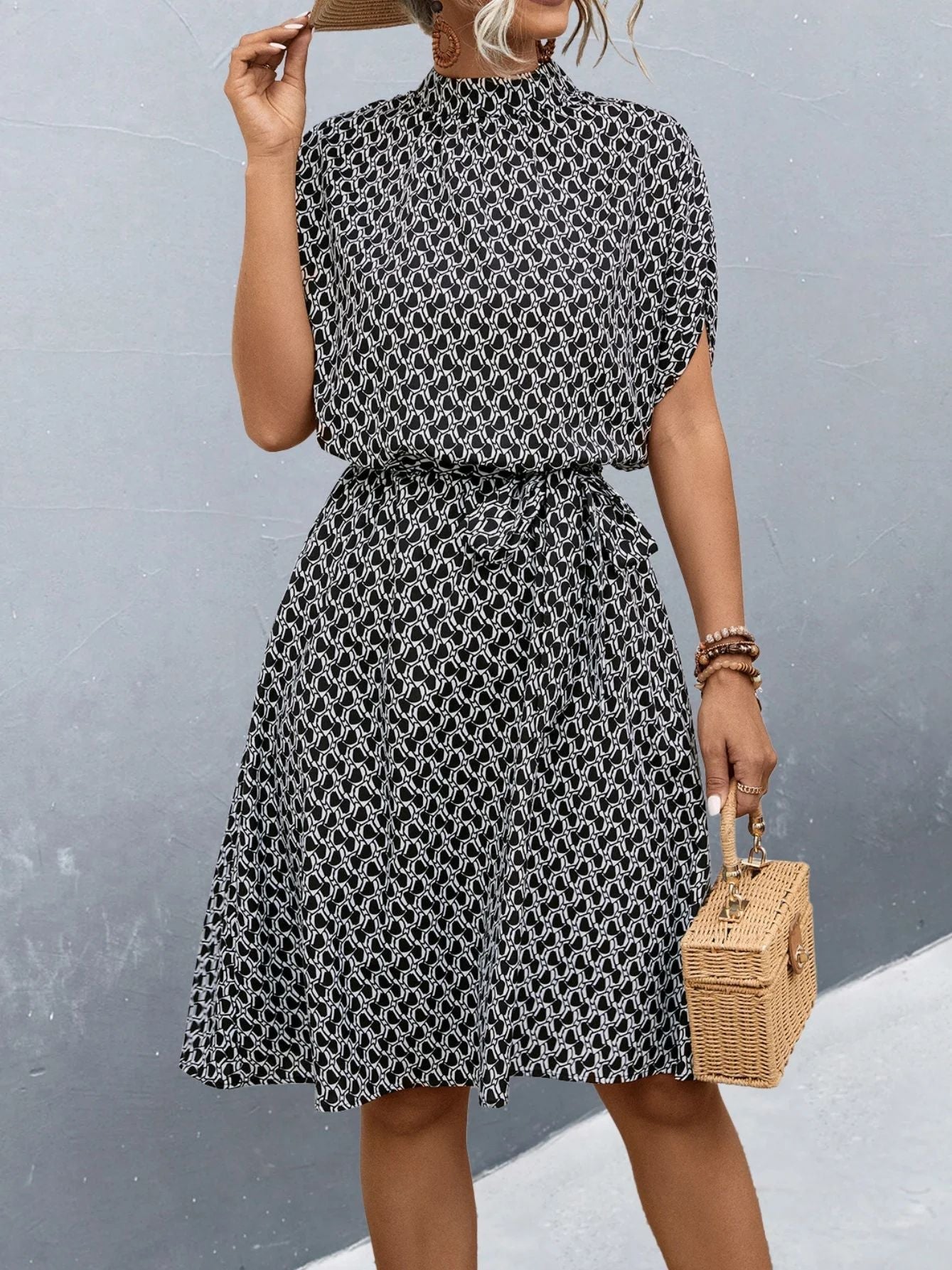 Damen Midikleid mit elegantem Bindegürtel und modischem Stehkragen