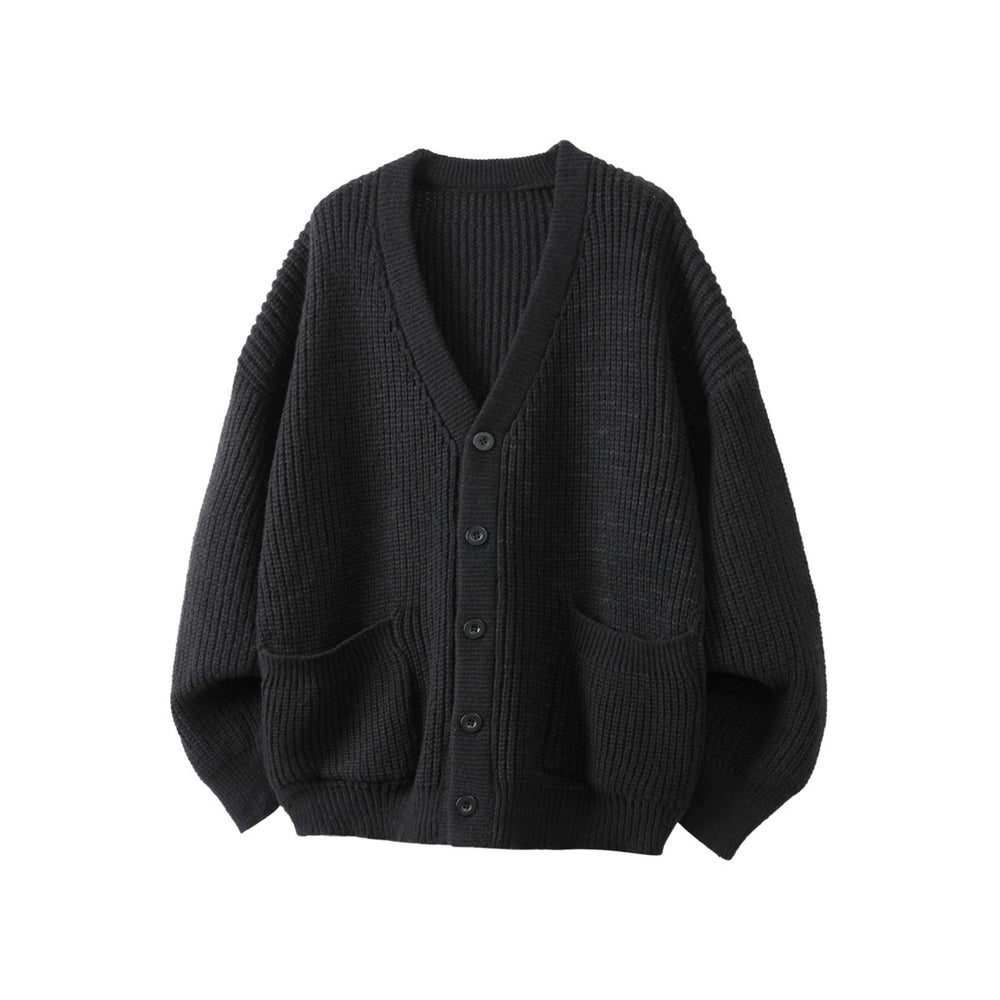 Unisex Oversize Grobstrick-Cardigan mit V-Ausschnitt, Knopfleiste und aufgesetzten Taschen Shop Nory