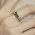 Damenring mit grünem Jade-Einsatz und eleganten Zirkonia-Details Shop Nory