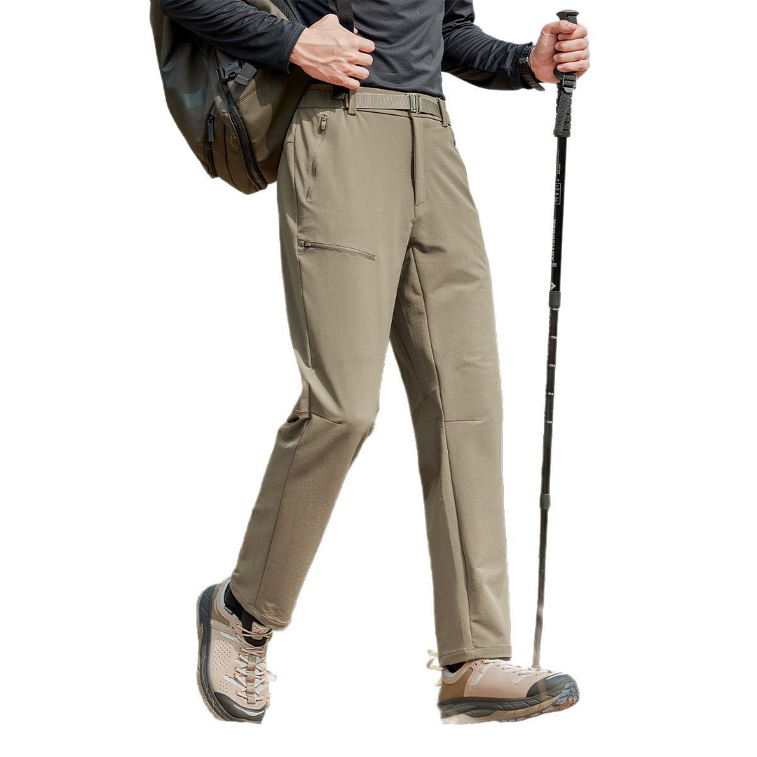 Herren Softshell-Trekkinghose mit Stretch, wasserabweisenden Reißverschlusstaschen und verstellbarem Bund Shop Nory