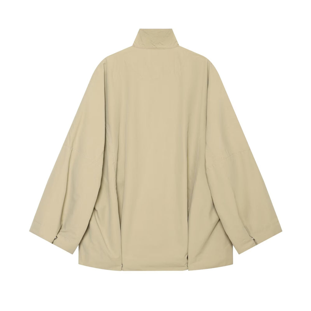 Damen Oversized Regenjacke im Cape‑Stil mit Stehkragen und Druckknopfblende Shop Nory