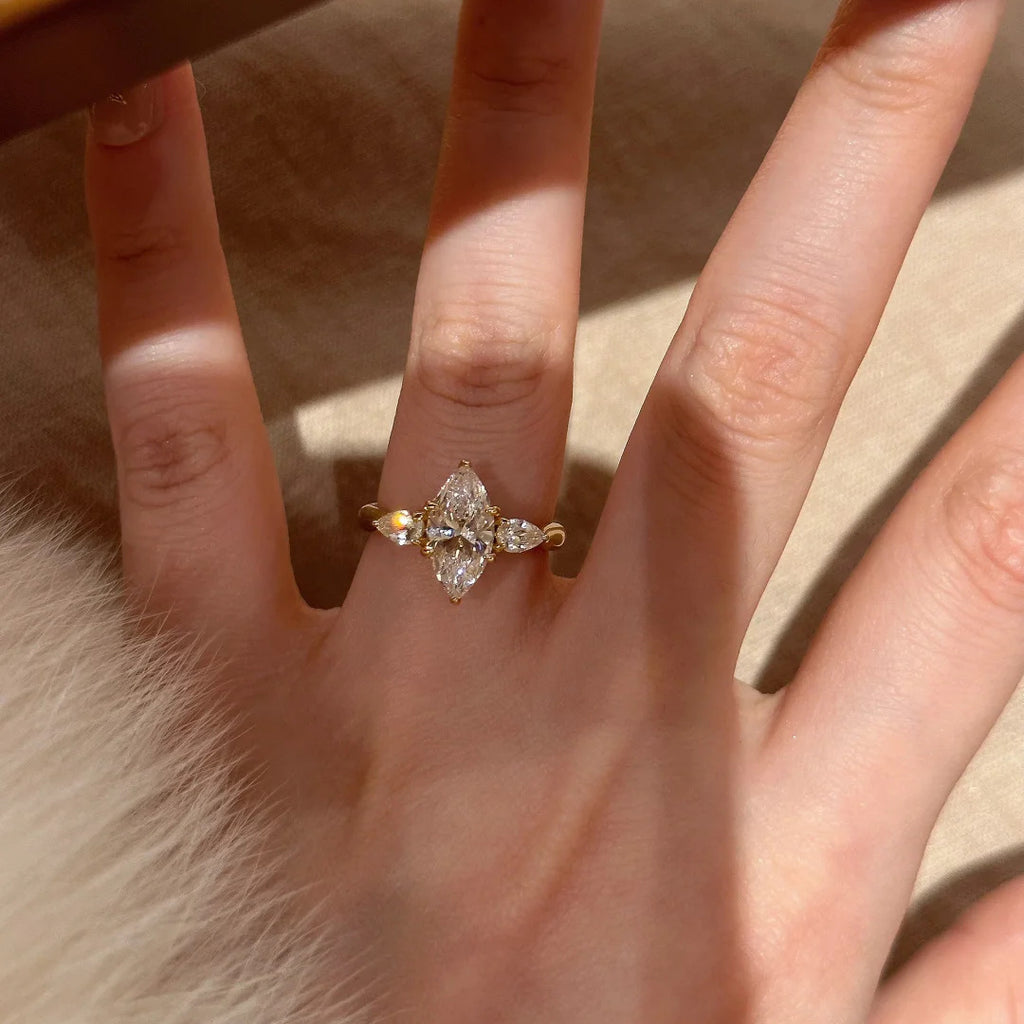 Damenring mit funkelndem Sternendesign und exquisiten Zirkonia-Steinen Shop Nory