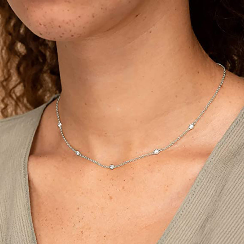 Damen Halskette mit funkelnden Zirkonia und filigranem Kettendesign Shop Nory