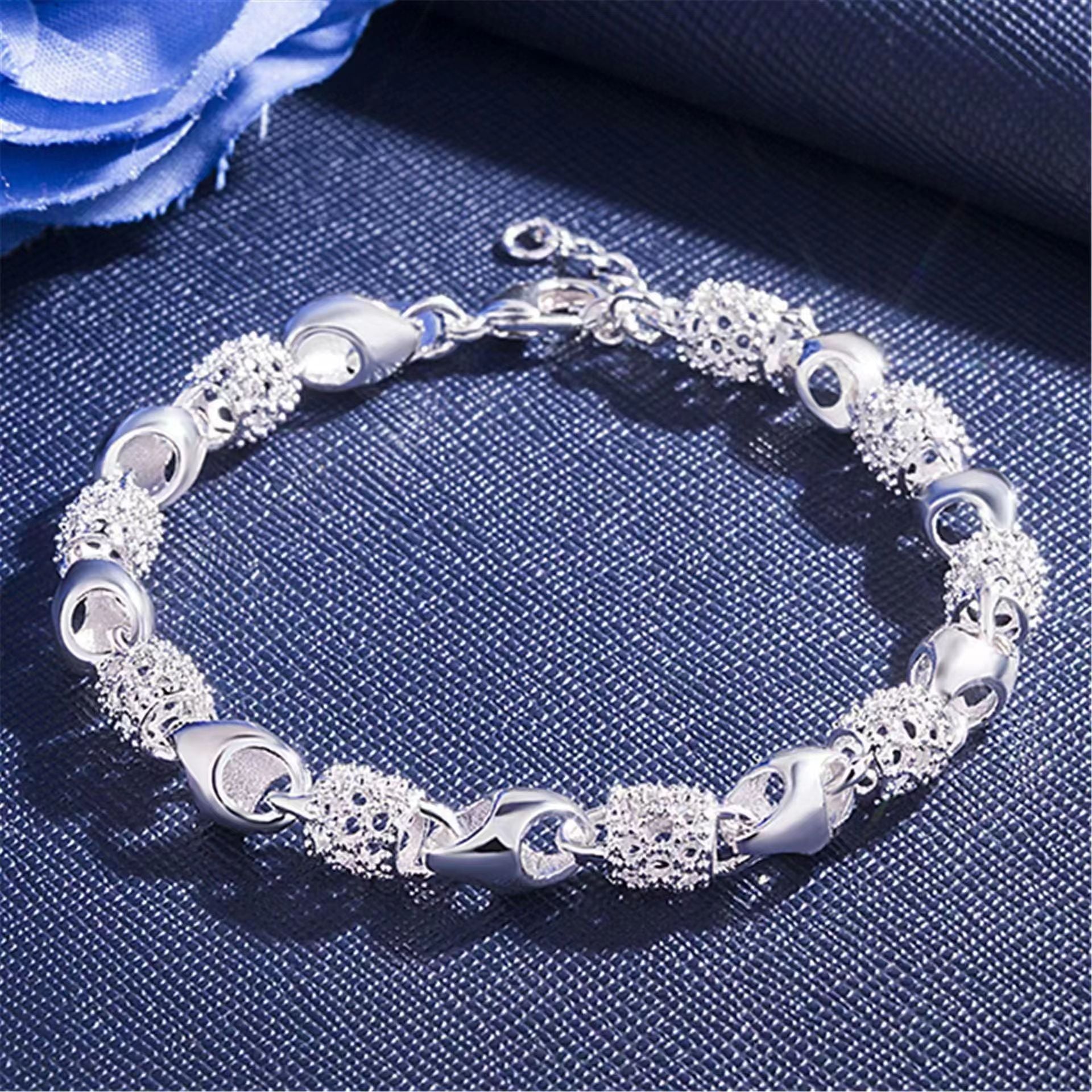 Damen-Schmuckarmband mit kunstvollen Details und filigranem Design Shop Nory