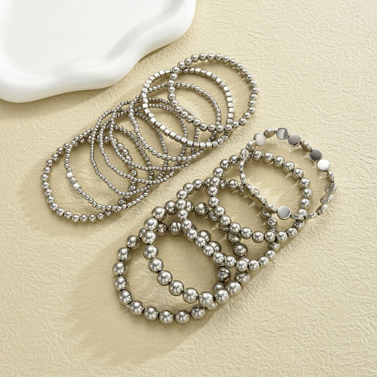 Damen Armreif-Set mit funkelnden metallischen Akzenten Shop Nory