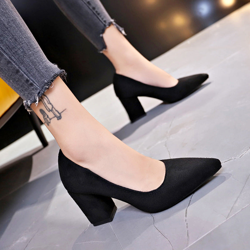 Damen Samtige Spitz-Pumps mit mittelhohem geometrischem Blockabsatz Shop Nory