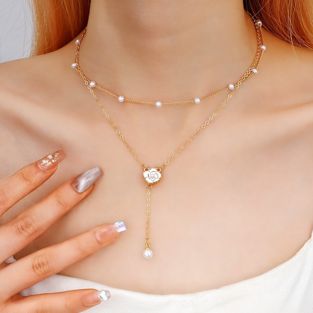 Damen Halskette mit eleganten Perlen- und Blumenakzenten Shop Nory