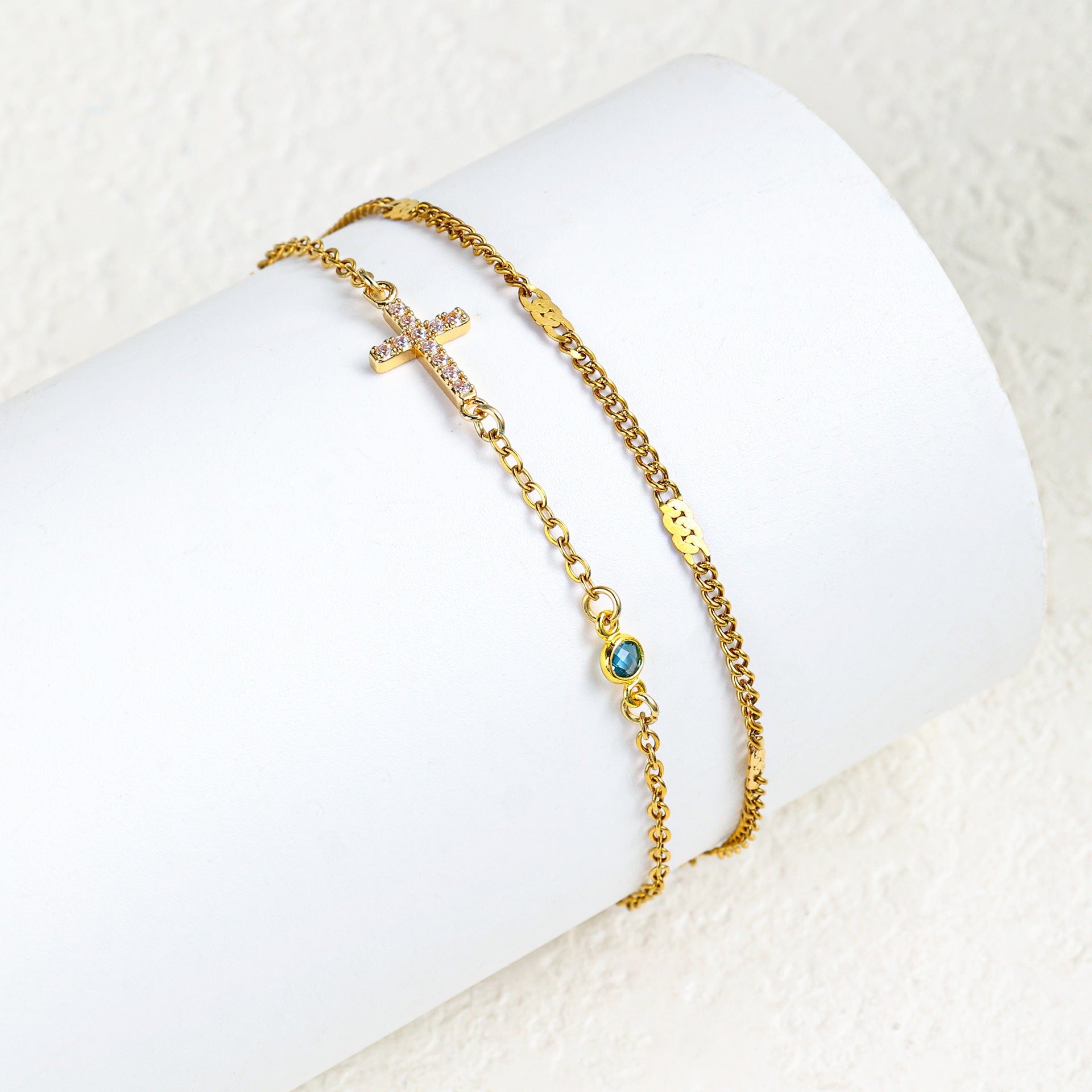 Damenarmband mit christlichem Kreuz und funkelnden Strasssteinen Shop Nory